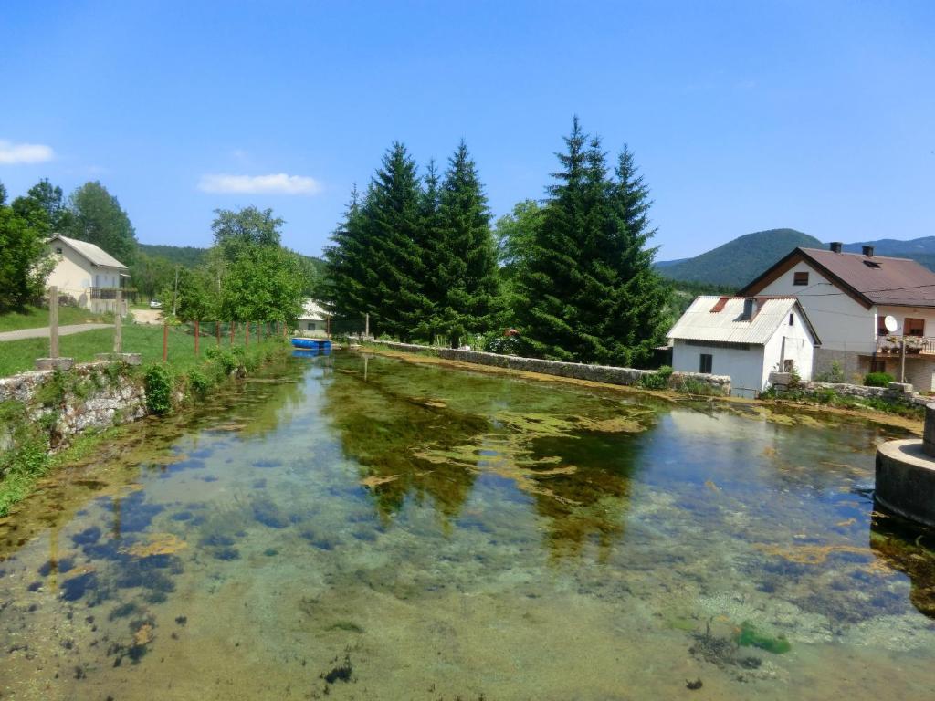 Hotel Pansion Izvor Korenica Exterior foto