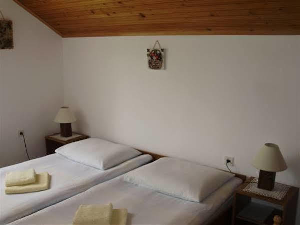 Hotel Pansion Izvor Korenica Exterior foto