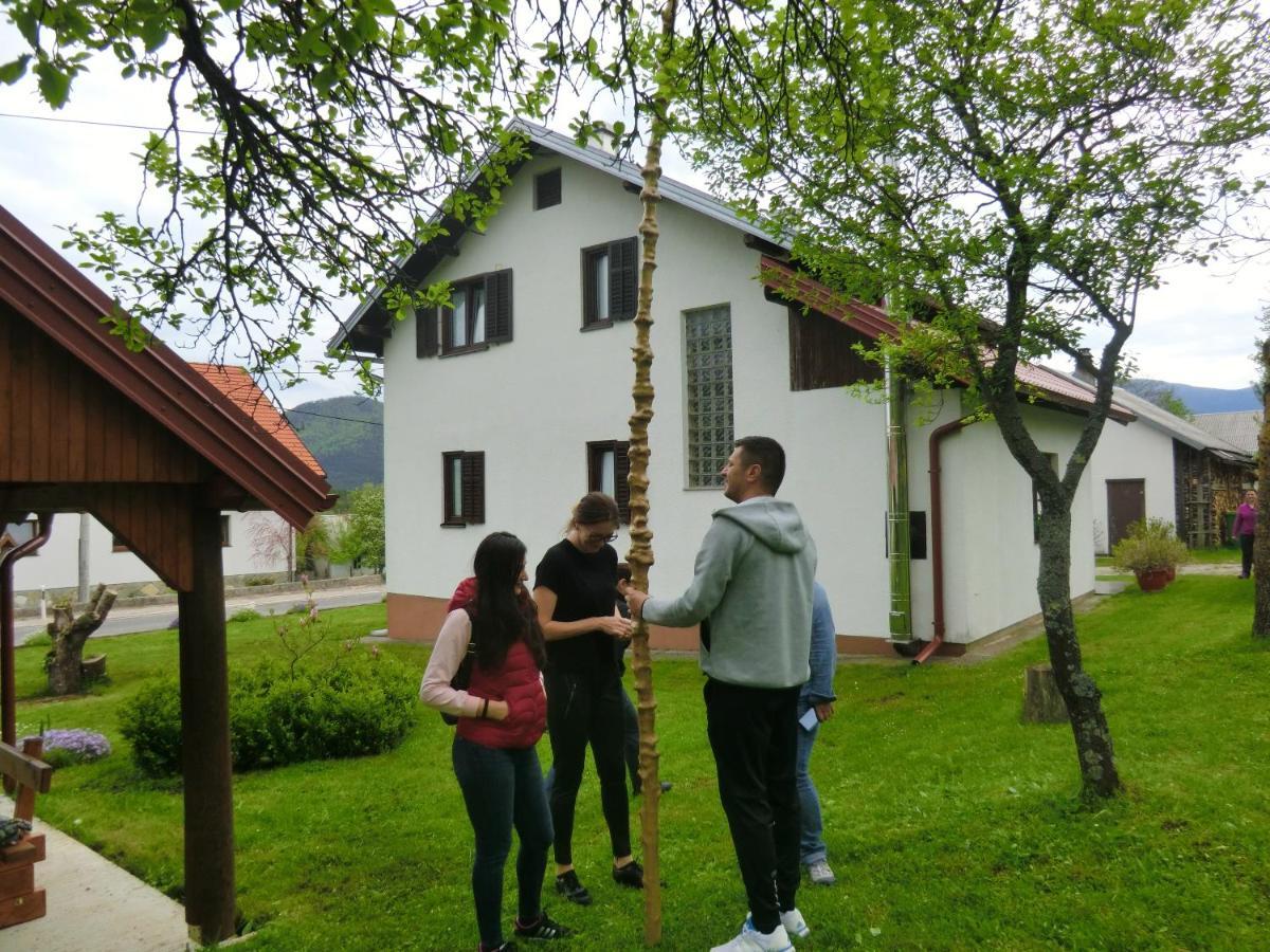 Hotel Pansion Izvor Korenica Exterior foto